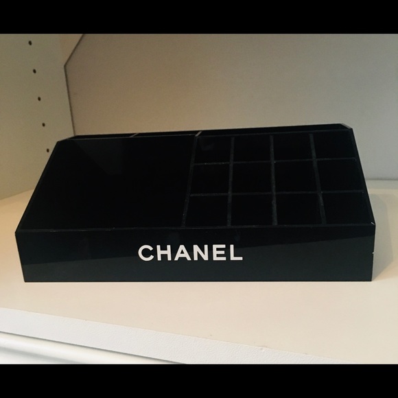 Authentic Chanel cosmetics holder - Picture 7 of 8